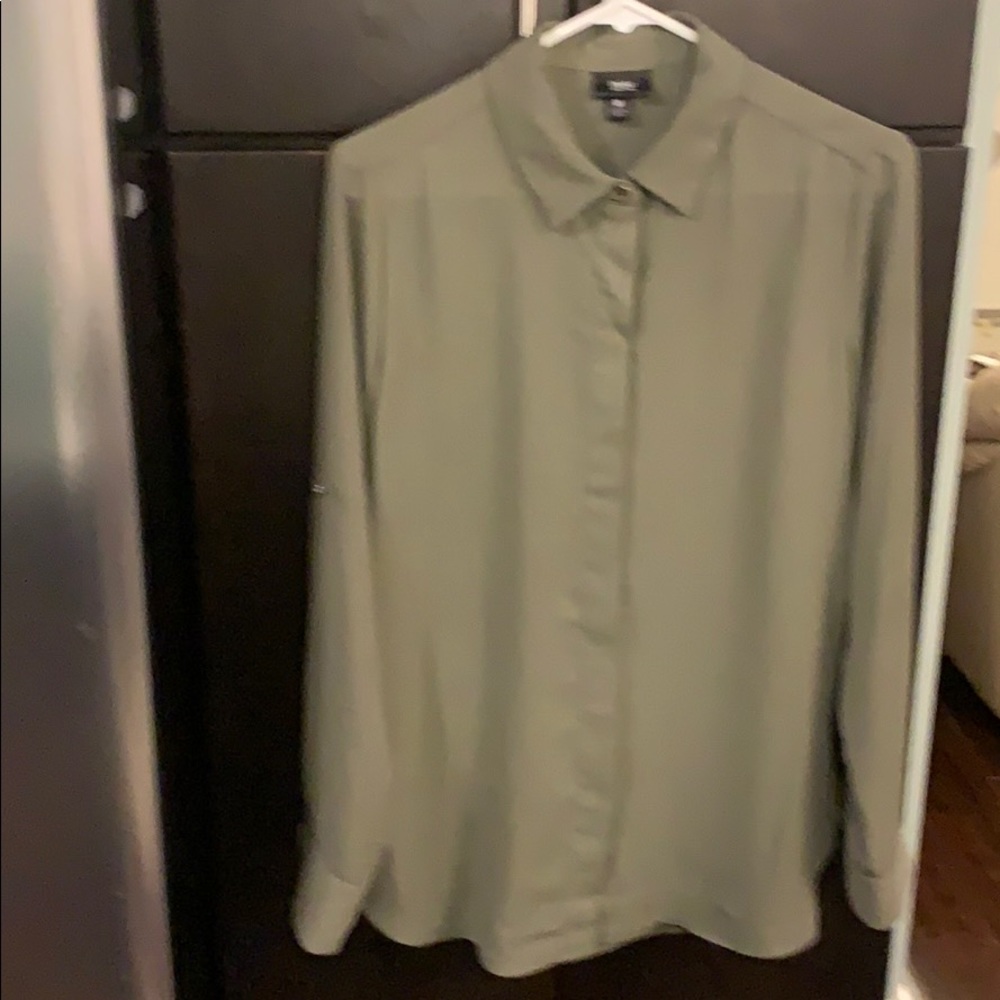 EUC Blouse.   Beautiful olive green color.
